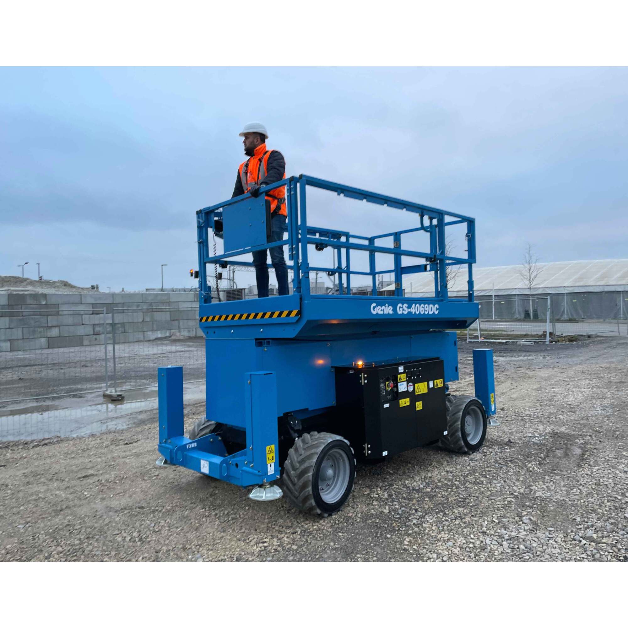 Genie GS-4069 DC Rough Terrain Slab Scissor Lift — Indoor/Outdoor, Full-Time Oscillating Axle, Model# GS4069DC